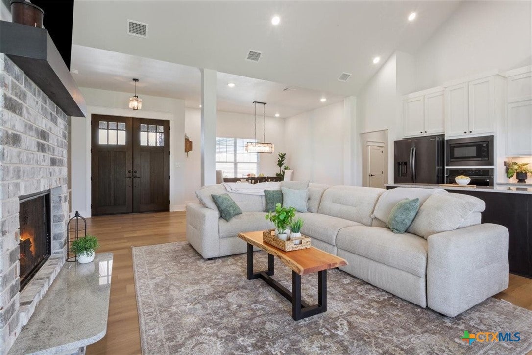 5244 Camargue Drive