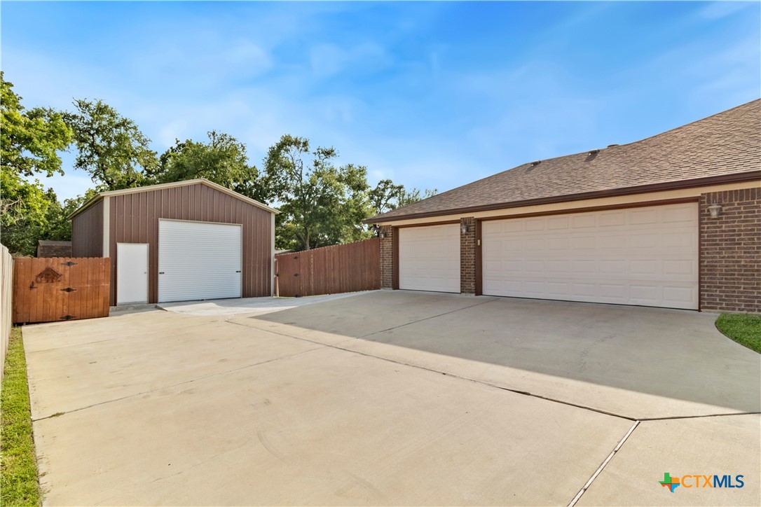 885 Ridgeoak Drive