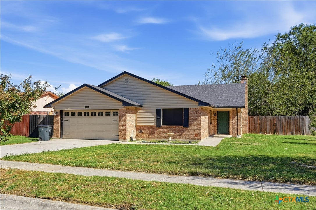 2412 Lago Trail