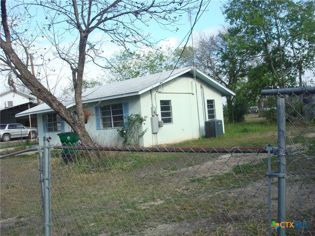 Photo of 602 Silva Street, Seguin, TX 78155 (MLS # 608002)