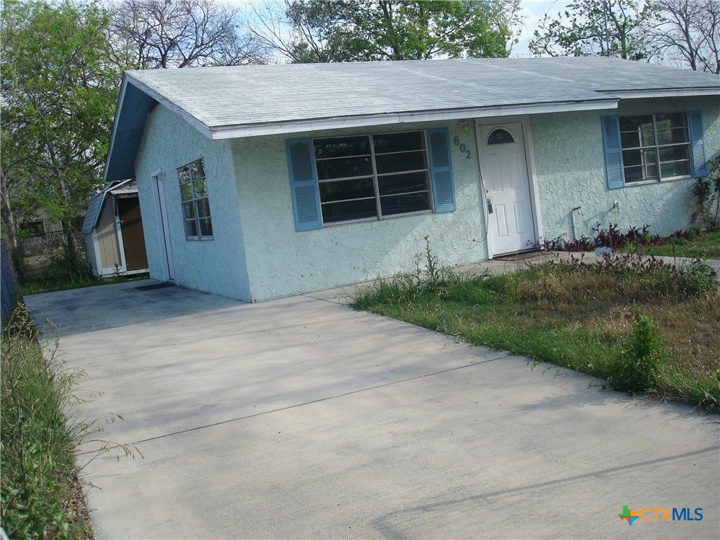 Photo of 602 Silva Street, Seguin, TX 78155 (MLS # 608002)