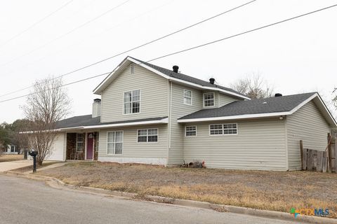 1104 Moss Lane Cuero TX 77954