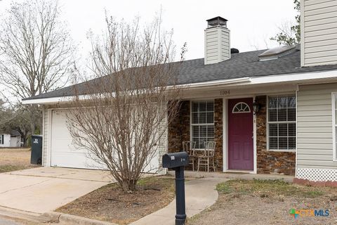 1104 Moss Lane Cuero TX 77954