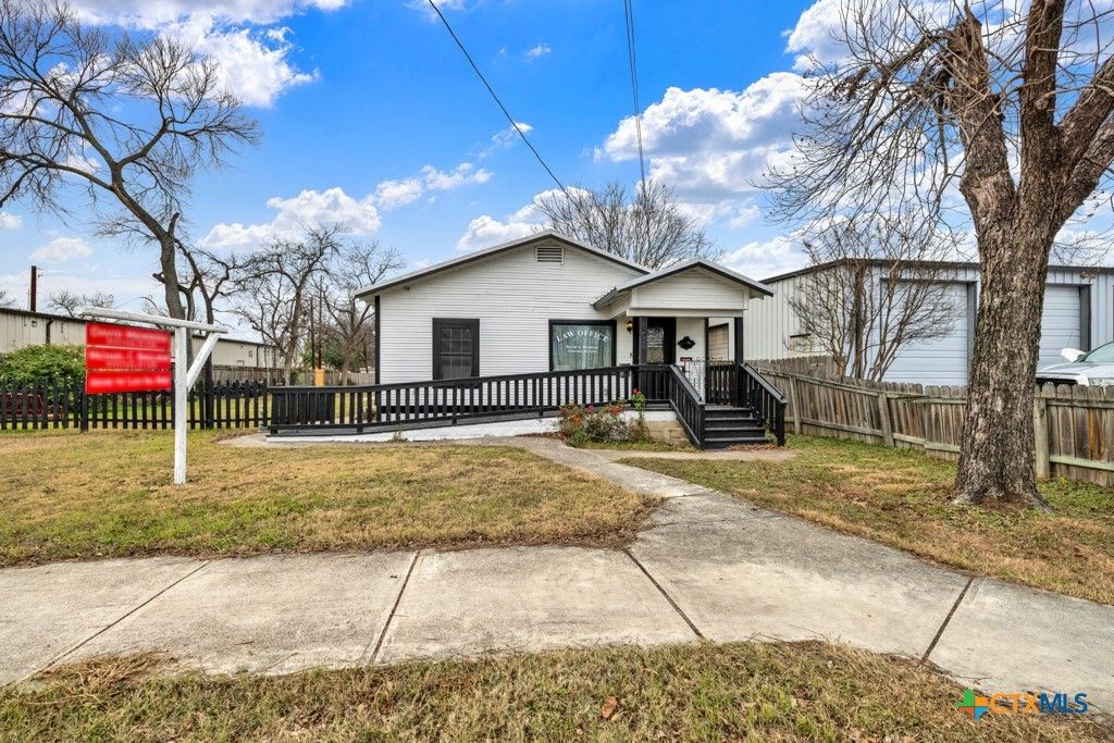 Photo of 608 S Guadalupe Street, San Marcos, TX 78666 (MLS # 584982)