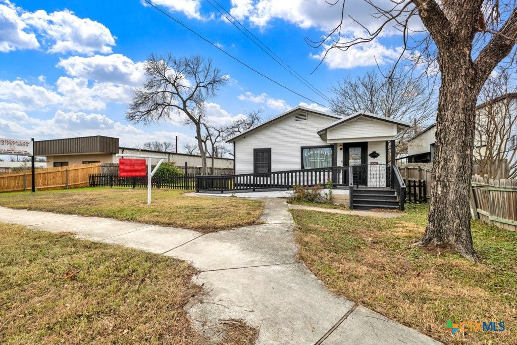 Photo of 608 S Guadalupe Street, San Marcos, TX 78666 (MLS # 584982)