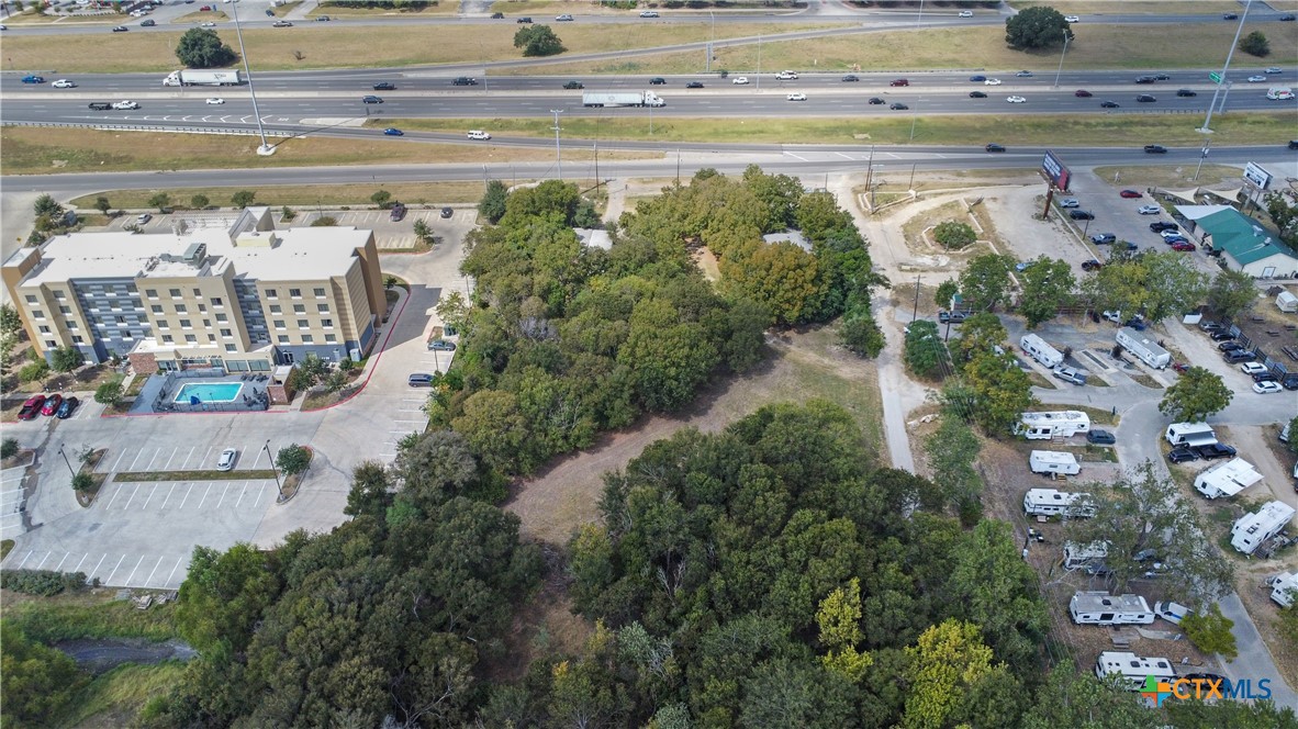 1322 N Interstate 35