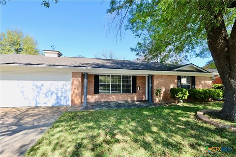 Photo of 2131 Mountainview Drive, Waco, TX 76710 (MLS # 608621)