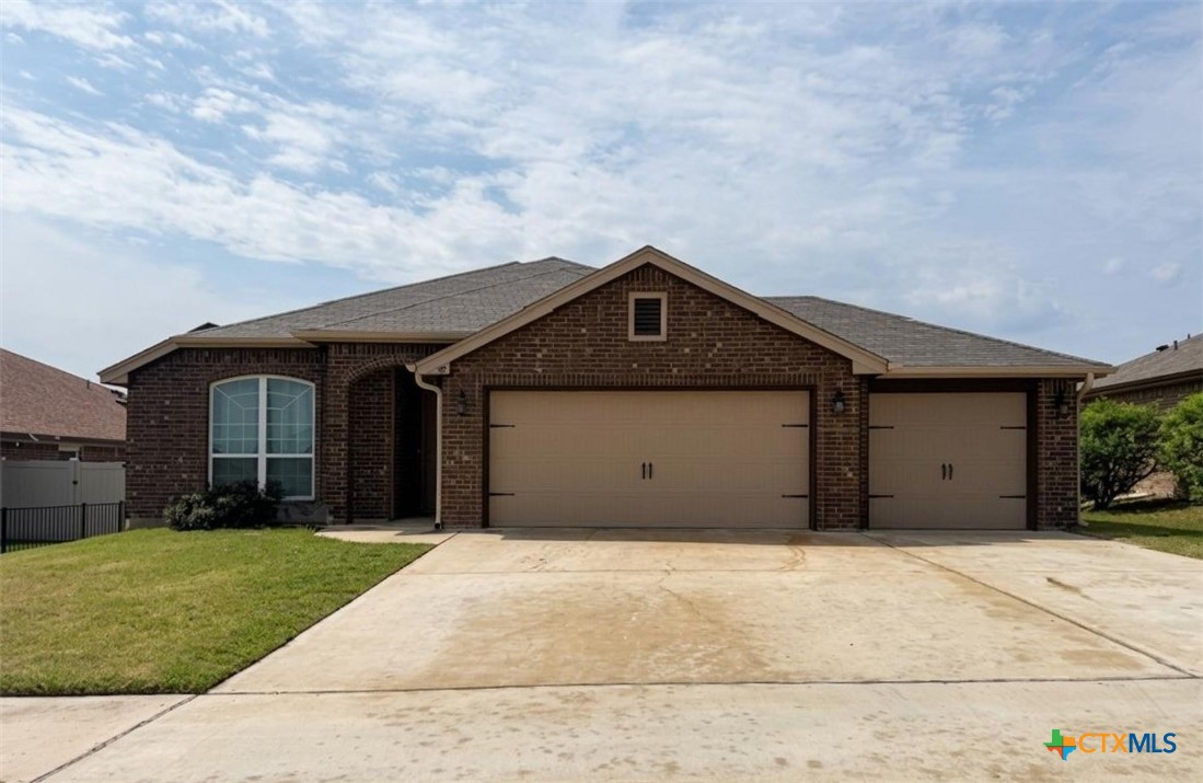 Photo 1 of 36 — 4302 Molly Dyer Drive, Killeen, TX 76549