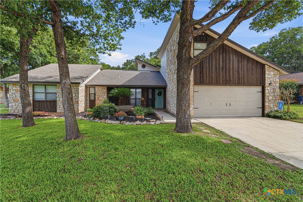 Photo of 122 Twin Oak Road, Seguin, TX 78155 (MLS # 615801)