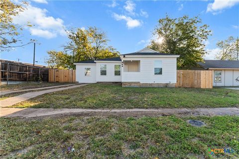 Photo of 808 Carter Street, Killeen, TX 76541 (MLS # 597540)