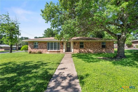 Photo of 400 Downing Street, Belton, TX 76513 (MLS # 612544)