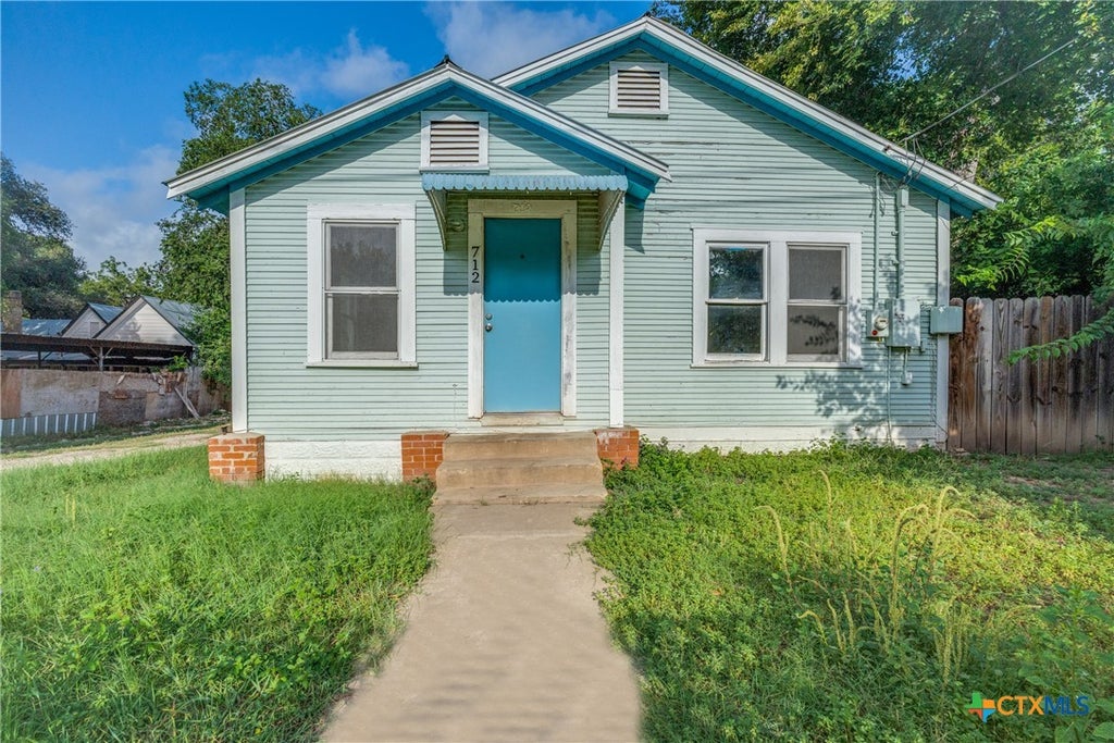 Photo of 712 S Austin Street, Seguin, TX 78155 (MLS # 592800)