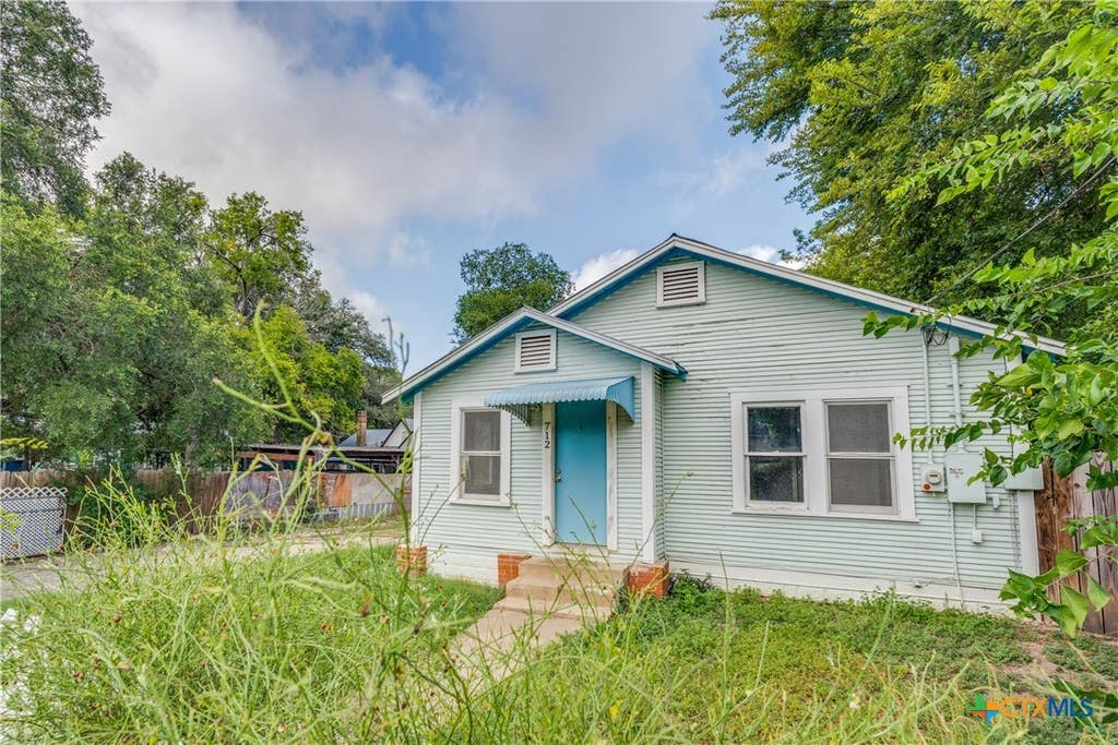 Photo of 712 S Austin Street, Seguin, TX 78155 (MLS # 592800)