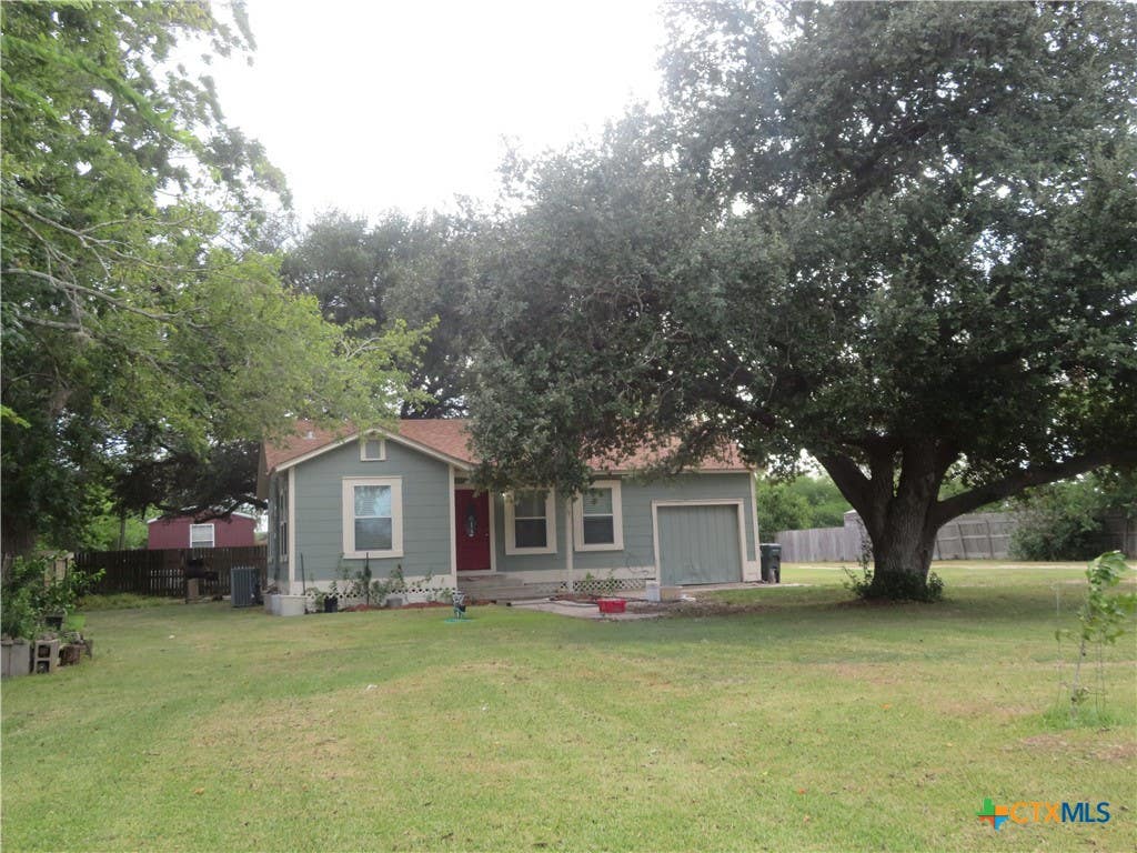 Photo of 301 Colorado, Edna, TX 77957 (MLS # 623294)
