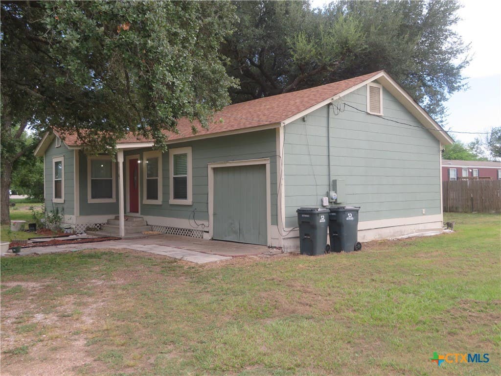 Photo of 301 Colorado, Edna, TX 77957 (MLS # 623294)