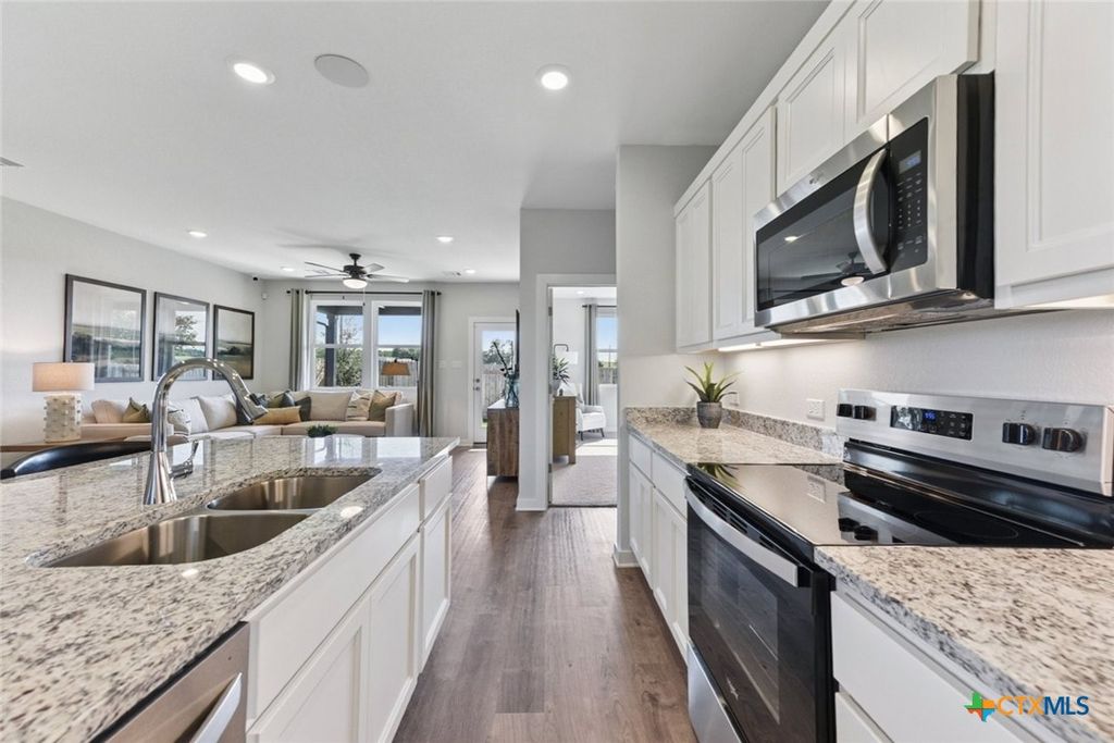 Photo of 1149 SE Wild Leaf Way, San Marcos, TX 78666 (MLS # 604301)