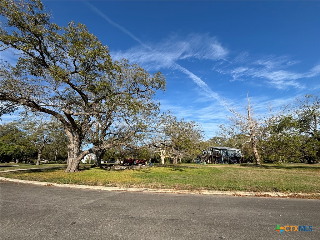 Photo 1 of 8 — 67 S Hampton Drive, Seguin, TX 78155