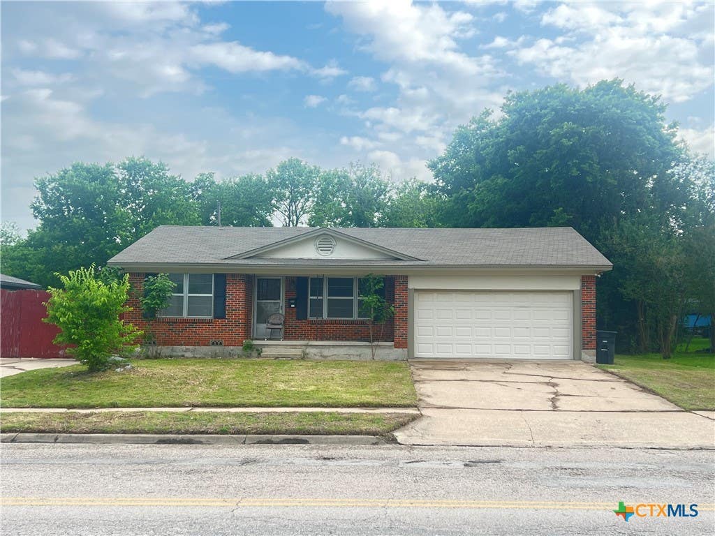 Photo of 2316 Zephyr Road, Killeen, TX 76543 (MLS # 617087)
