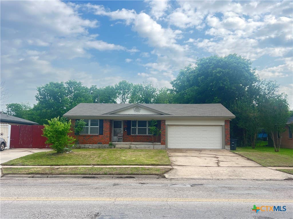 Photo of 2316 Zephyr Road, Killeen, TX 76543 (MLS # 617087)