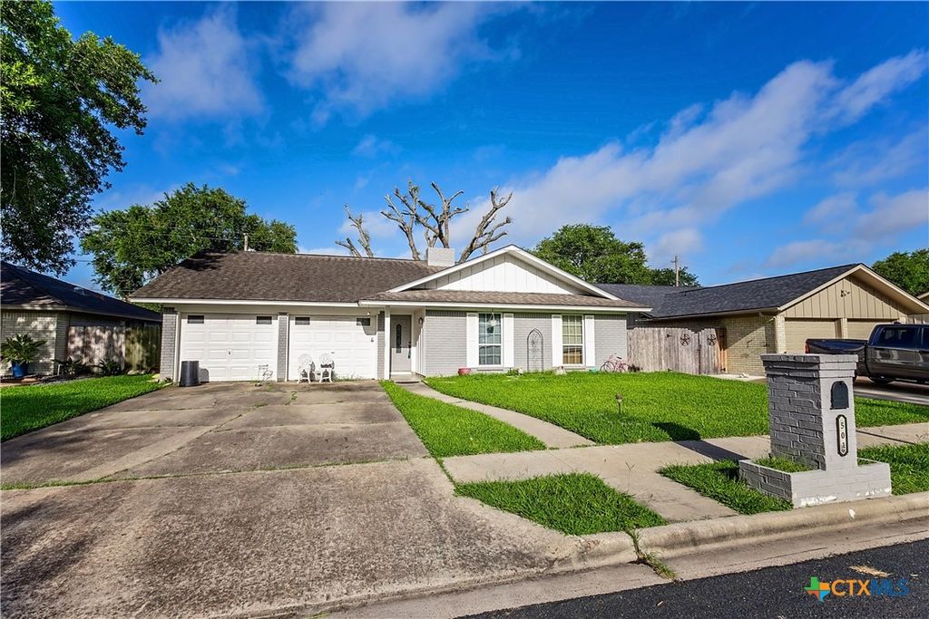 Photo of 501 Magdalena Drive, Victoria, TX 77904 (MLS # 616955)