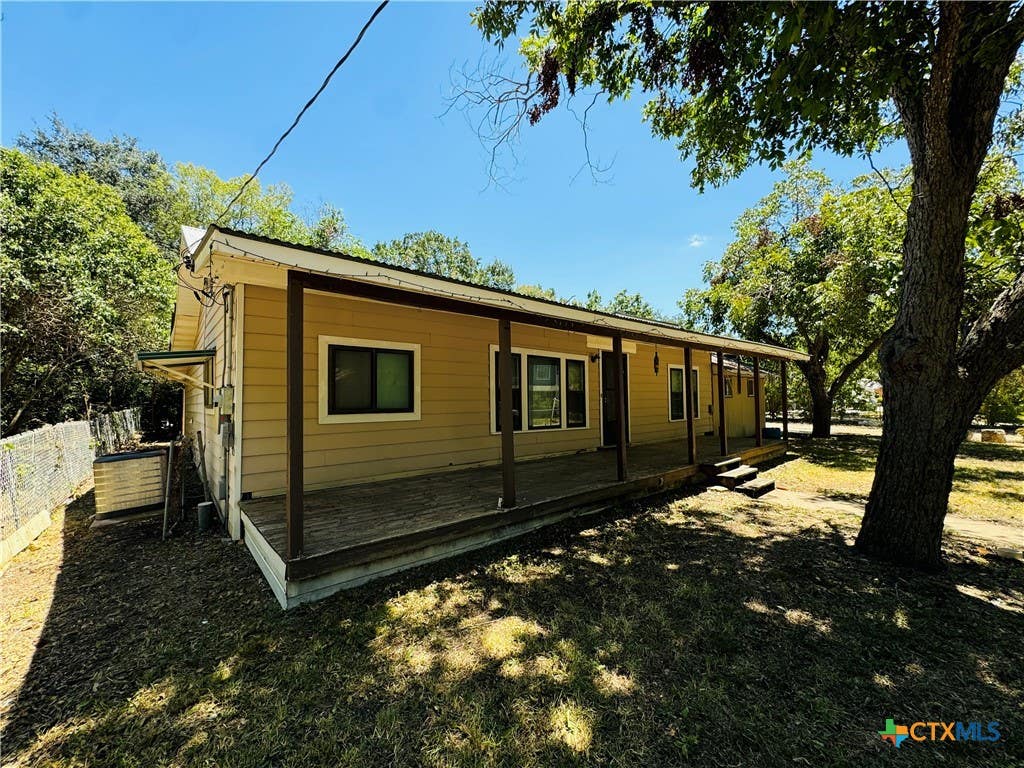 Photo of 817 N Goodrich Street, Seguin, TX 78155 (MLS # 622436)