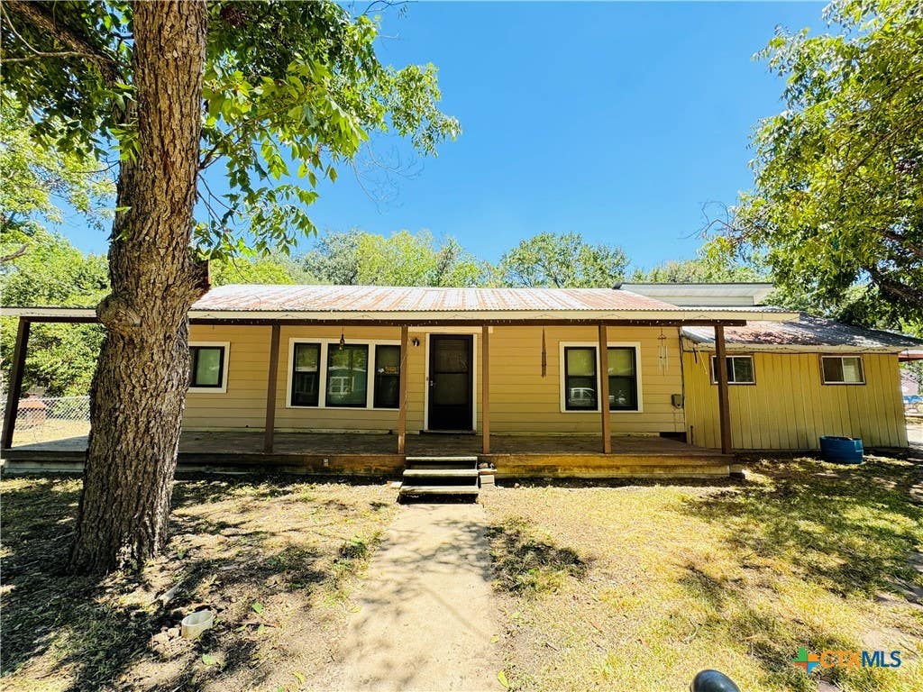 Photo of 817 N Goodrich Street, Seguin, TX 78155 (MLS # 622436)