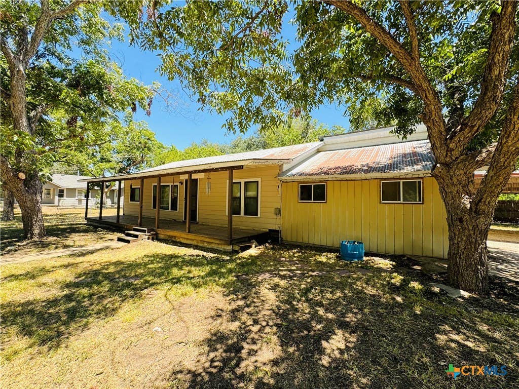 Photo of 817 N Goodrich Street, Seguin, TX 78155 (MLS # 622436)