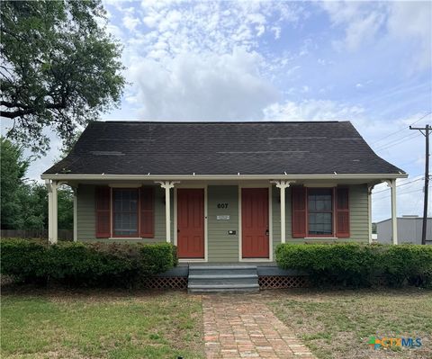 Photo of 607 N Bridge, Victoria, TX 77901 (MLS # 610705)