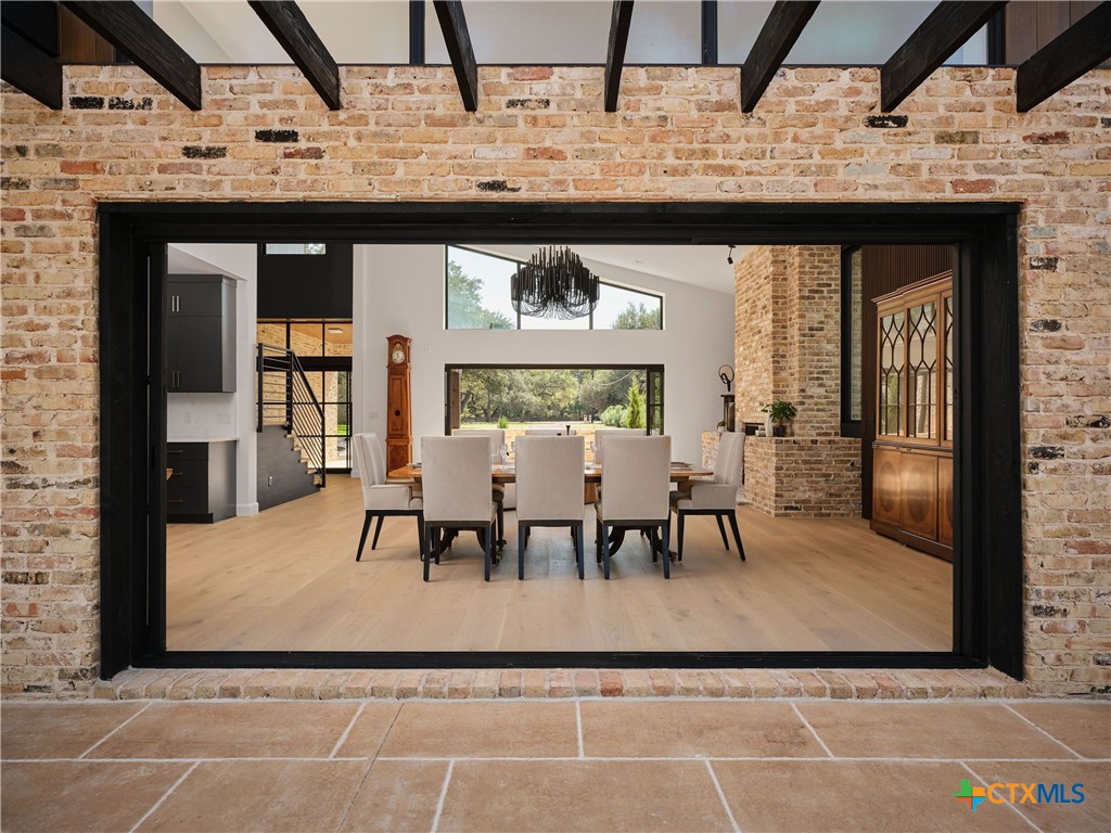 353 Lakeview Boulevard