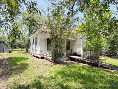 Photo of 202 Vollentine Street, Yoakum, TX 77995 (MLS # 618494)