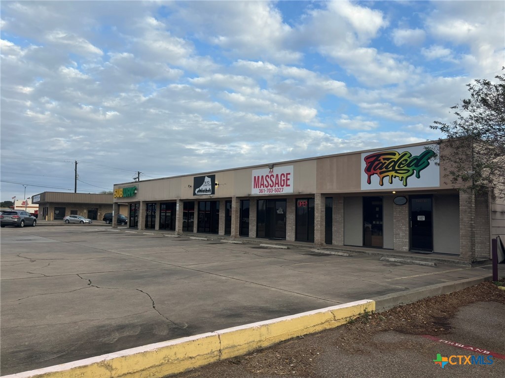 Photo 1 of 9 — 3410 John Stockbauer Drive, Victoria, TX 77901
