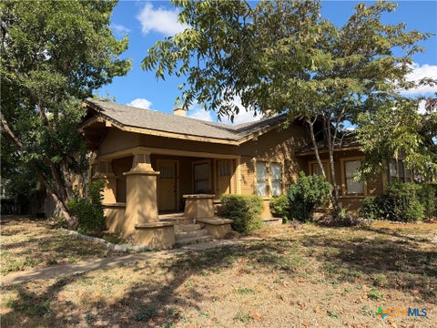 Photo of 732 E College Street, Seguin, TX 78155 (MLS # 625953)
