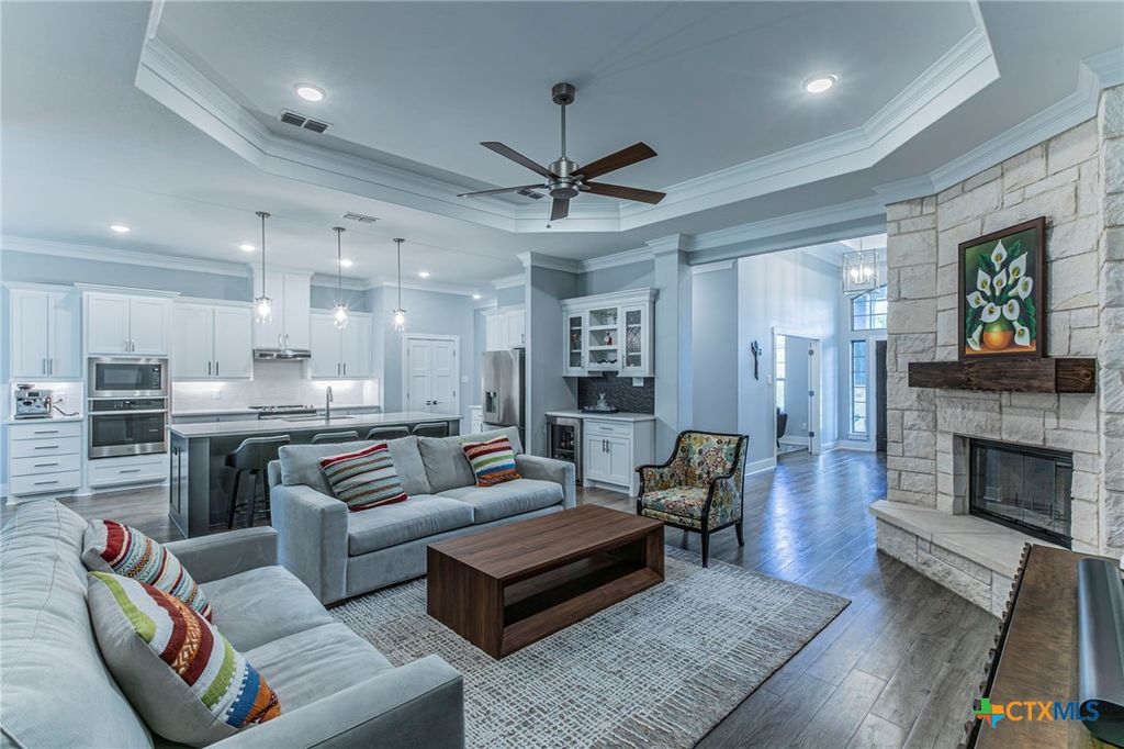 Photo of 8 Daingerfield Cove, Morgans Point Resort, TX 76513 (MLS # 610322)