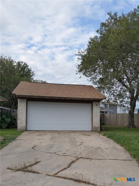 Photo of 126 Waterford Drive, Victoria, TX 77901 (MLS # 626399)