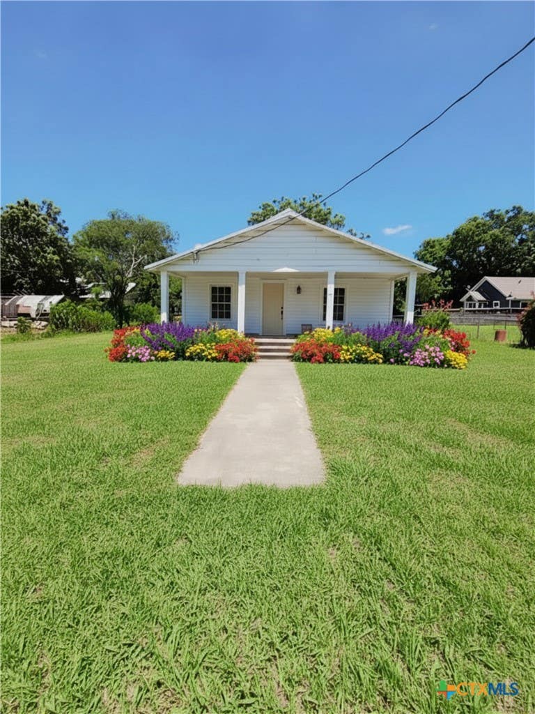 Photo of 404 N Hill Street, Itasca, TX 76055 (MLS # 622794)