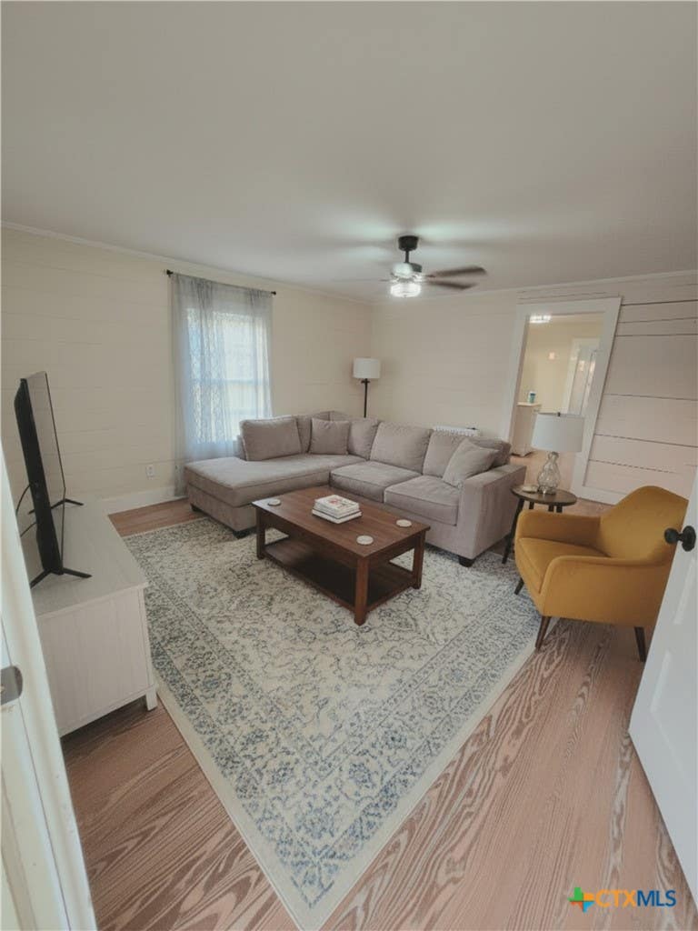 Photo of 404 N Hill Street, Itasca, TX 76055 (MLS # 622794)