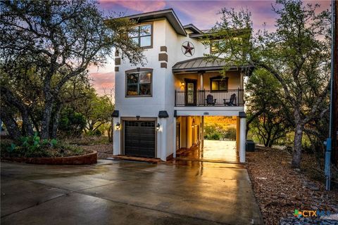 Photo of 1065 Hillcrest Forest, Canyon Lake, TX 78133 (MLS # 608926)