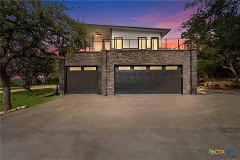 Photo of 109 Pond View Court, Spring Branch, TX 78070 (MLS # 612925)