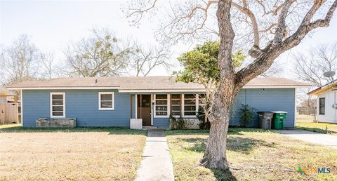 1705 E Poplar Avenue Victoria TX 77901