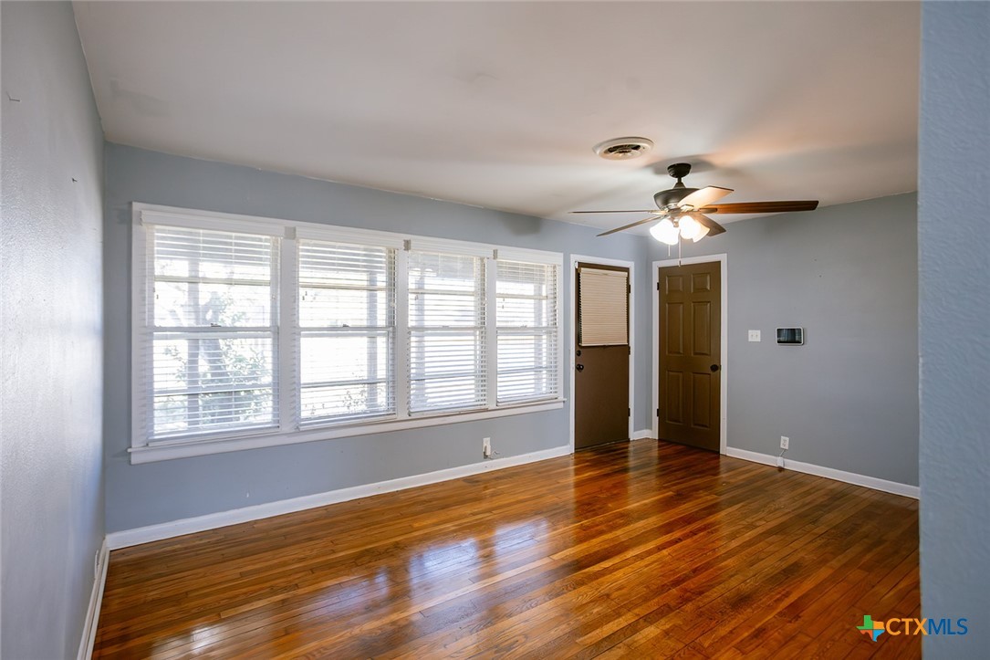 1705 E Poplar Avenue