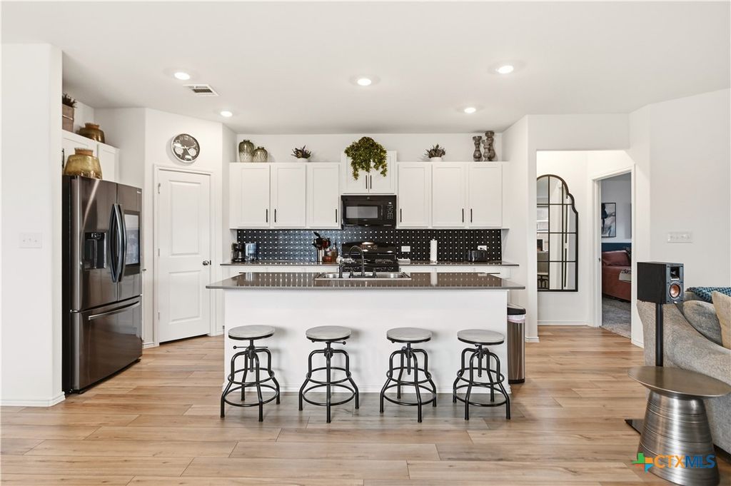 Photo of 304 Sonterra Drive, San Marcos, TX 78666 (MLS # 611373)
