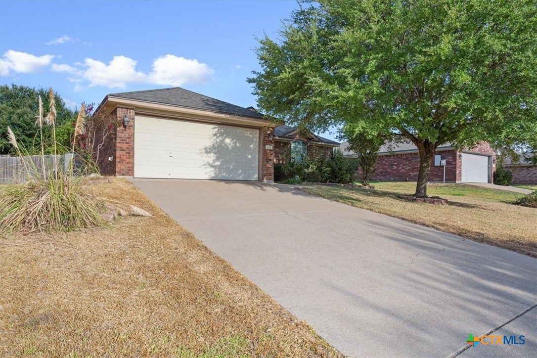 1410 Loving Trail