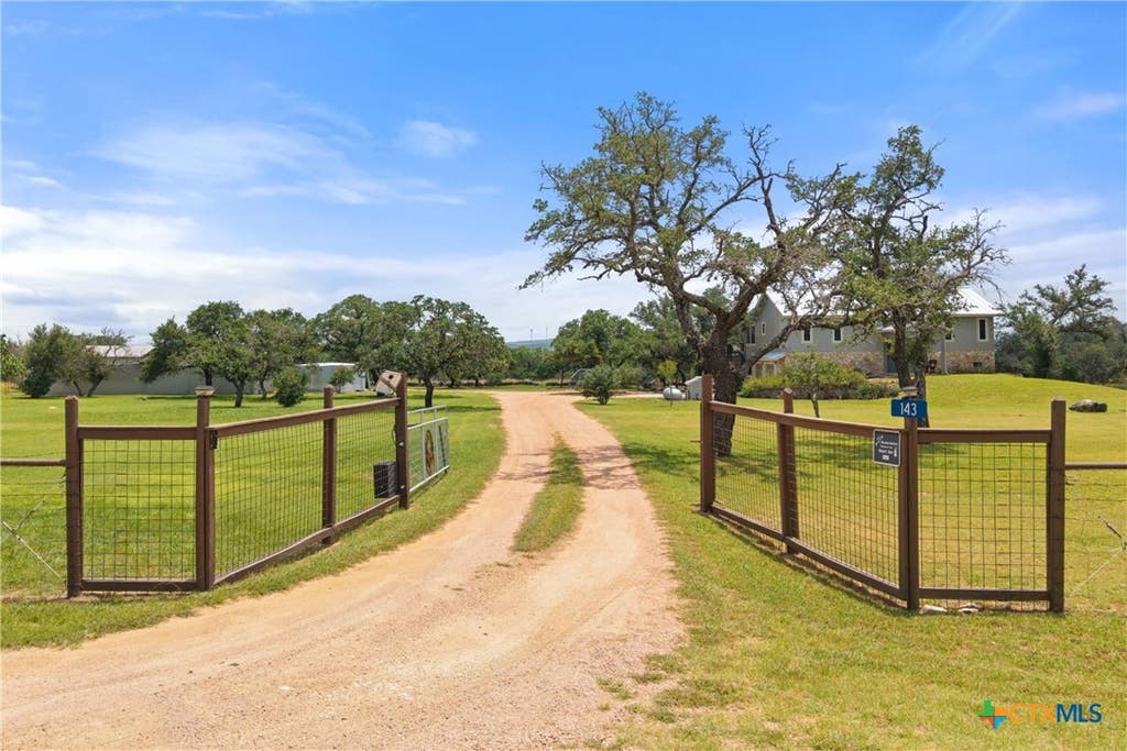 Photo of 143 Oak Lane, Johnson City, TX 78636 (MLS # 622916)