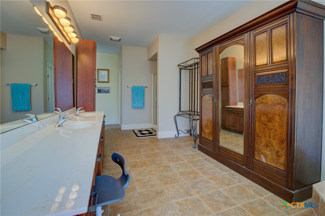 Canyon Lake, Texas 78133, United States, 5 Bedrooms Bedrooms, ,4 BathroomsBathrooms,Residential,Active,87161