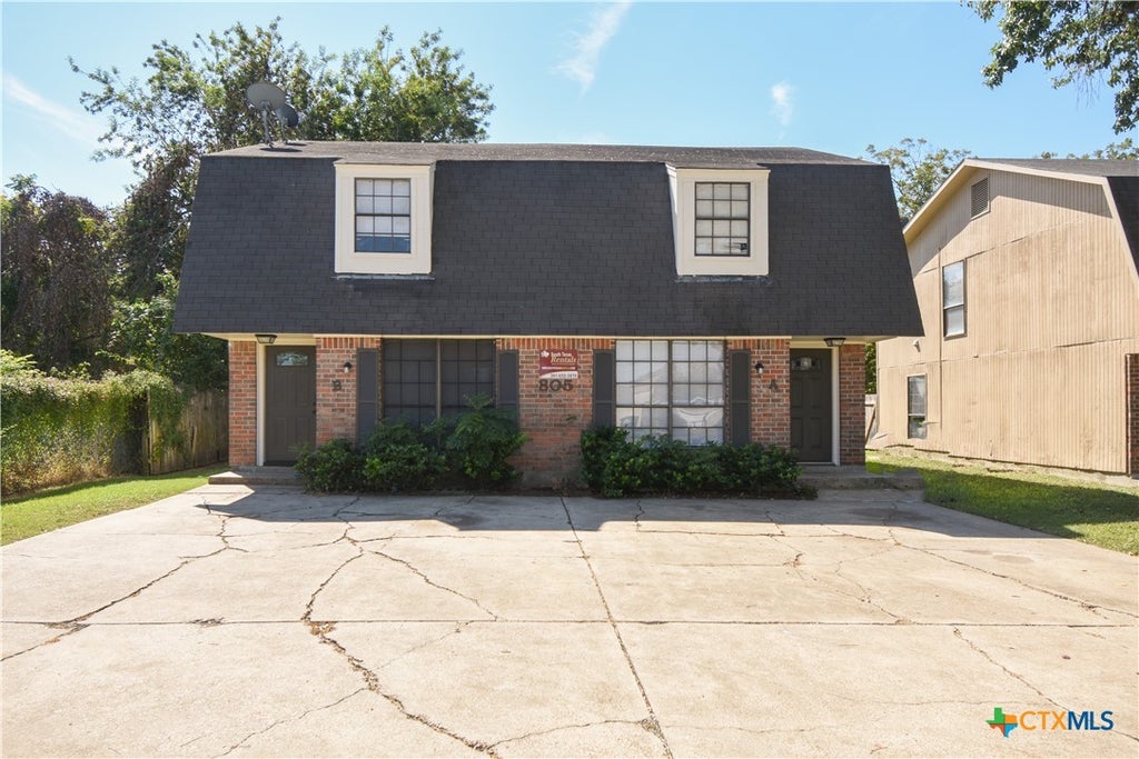 Photo of 805 E Hiller Street, Victoria, TX 77901 (MLS # 627678)