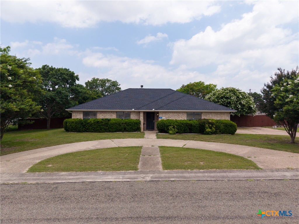 Photo 1 of 34 — 148 Sunflower, Lampasas, TX 76550