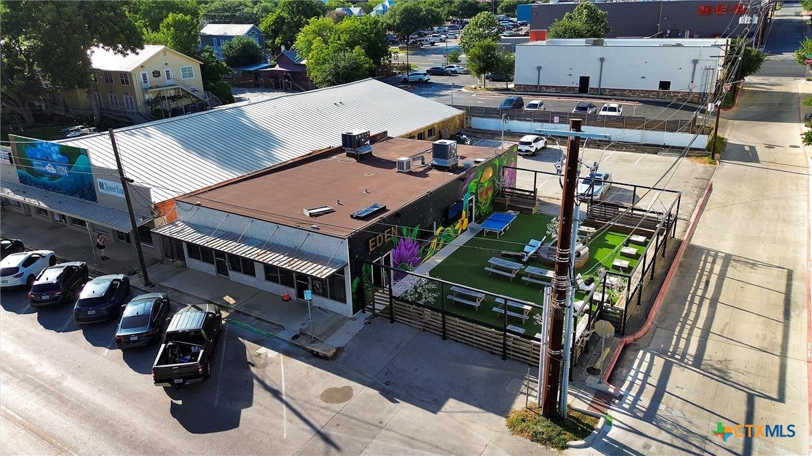 206 W San Antonio Street A