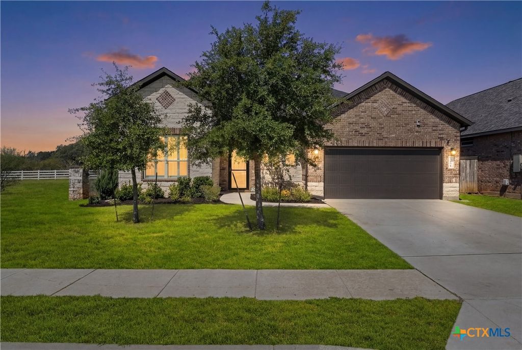 Photo of 604 Academy Oaks Drive, San Marcos, TX 78666 (MLS # 593860)