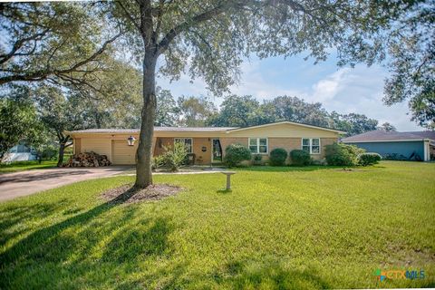 502 AVE G El Campo TX 77437