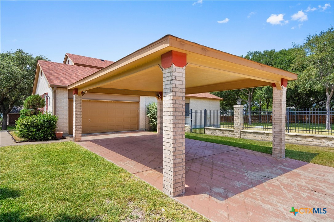 570 SW Crossland Drive